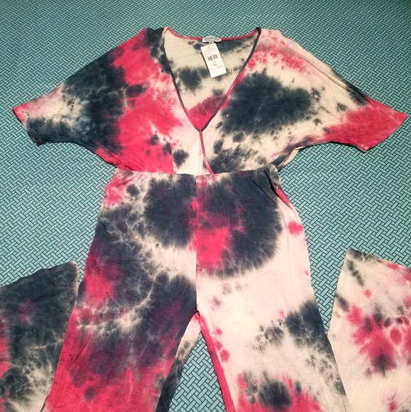 Fashion Nova Pants - Jumpsuit